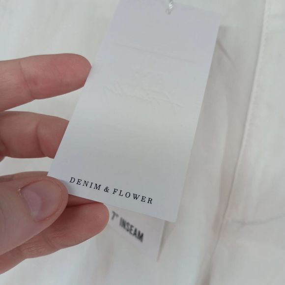 NWT Denim & Flower Women MSRP $48 White Chino Bermuda Style Shorts SZ 29 Stretch - Picture 2 of 16